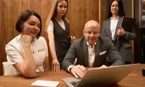 Как защитить свои деньги, если у вас арестовали счёт из-за долга